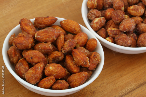 Caramelized almonds and peanuts