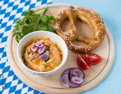 Wallpaper Mural Obatzda mit Gemüse und Brezel Torontodigital.ca