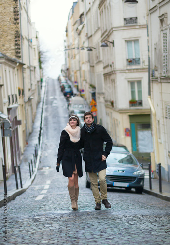 Dating couple walking in Paris © Ekaterina Pokrovsky