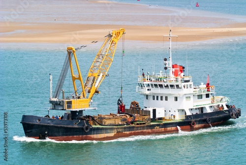 Wallpaper Mural Floating crane going past sandbank Torontodigital.ca