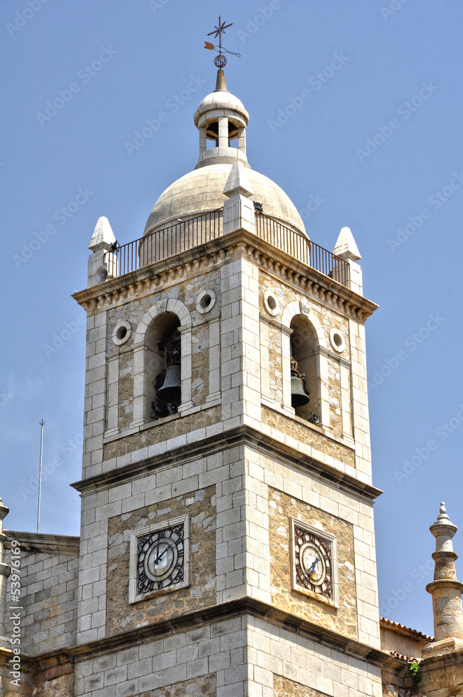 Don Benito, iglesia de Santiago, campanario, torres con reloj