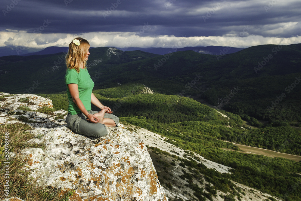 Naklejka premium Girl meditation at the mountains