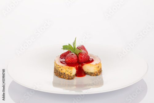 Cheesecake, strawberry, coulis and mint