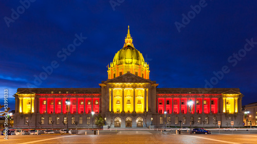 Photos San Franicisco City Hall in Red and Gold