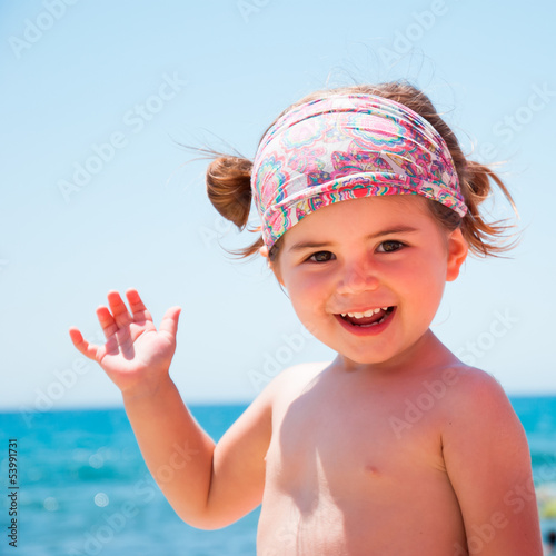 Bambina al mare photo