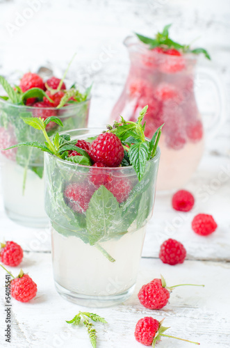 Lemonade with raspberry and mint