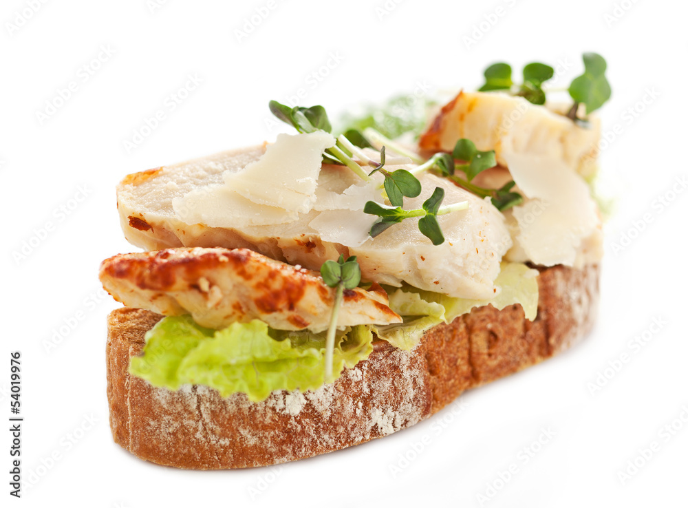 slice of bread with chicken and vegetables