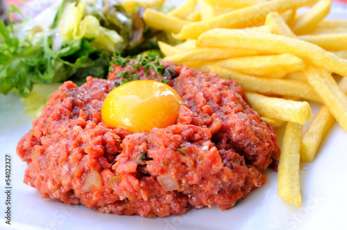 Raw beef with egg and fries