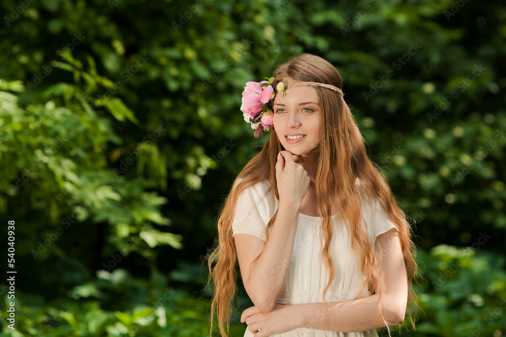 Naklejka premium beautiful girl with flowes on the hand in outdoor