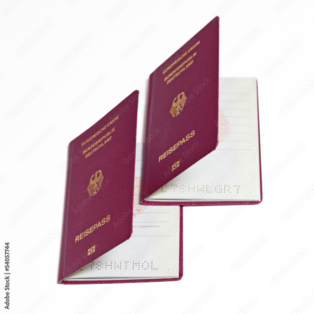 Deutsche Reisepässe auf weißem Hintergrund Deutsche Reisepässe auf weißem Hintergrund