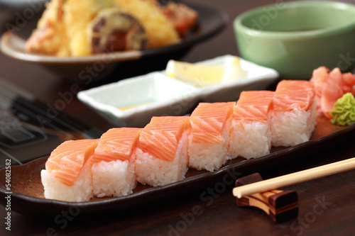 Salmon sushi set