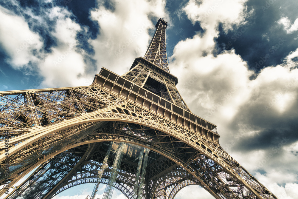 Tour Eiffel, Wideangle Street view, Paris, France - obrazy, fototapety, plakaty 