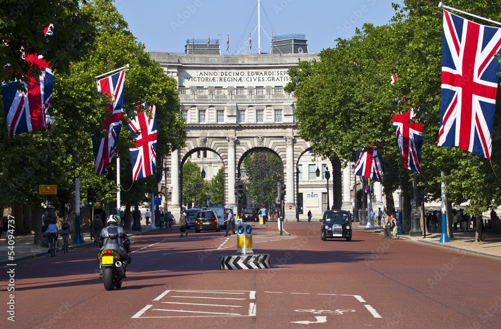 The Mall and Admiralty Arch in London - obrazy, fototapety, plakaty 