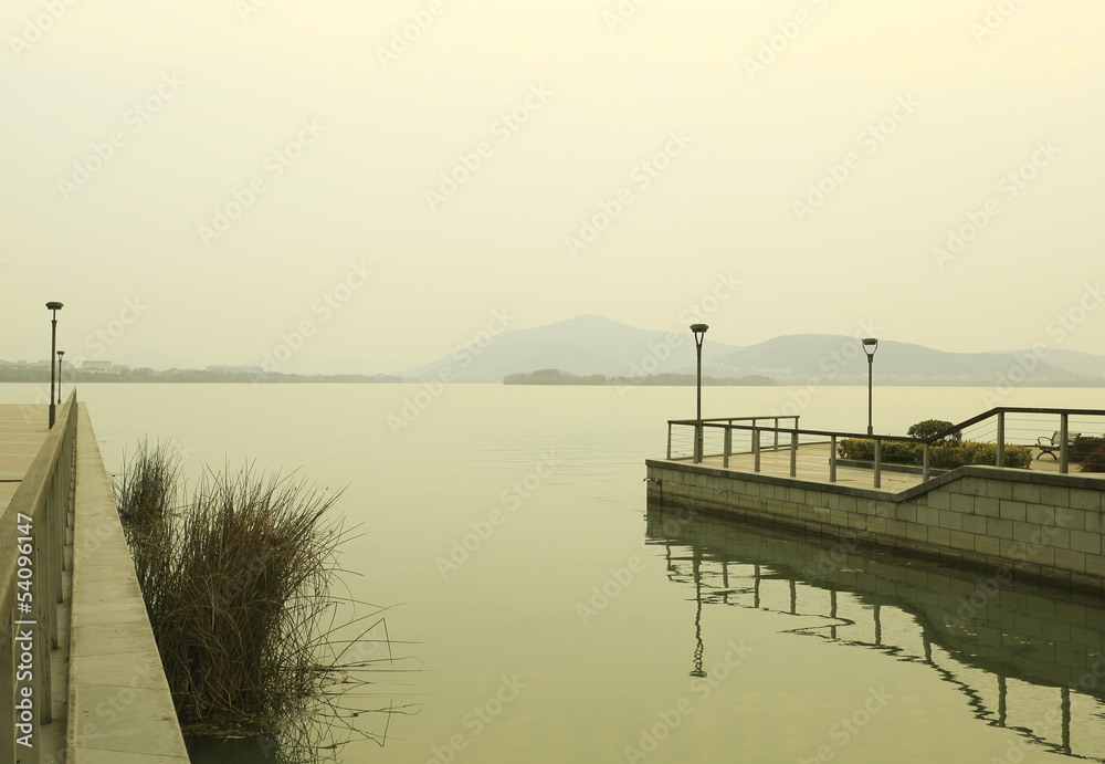 Obraz premium Sunset tranquil lake