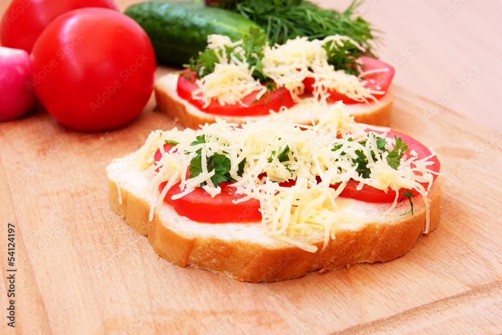 sandwich with tomato and cheese