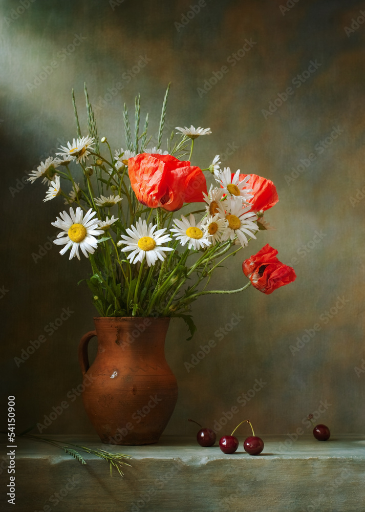 Obraz premium Martwa natura z makami i stokrotkami