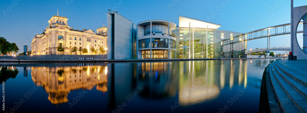 Naklejka premium Berlin Panorama Reichstag i Reichstagufer
