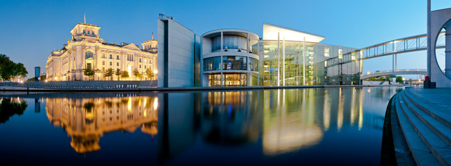 Fototapete Berlin Berlin Panorama Reichstag and Reichstagufer  © draghicich