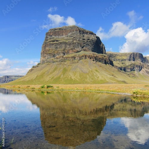 Fotografie Mountain Lomagnupur reflected on a lake