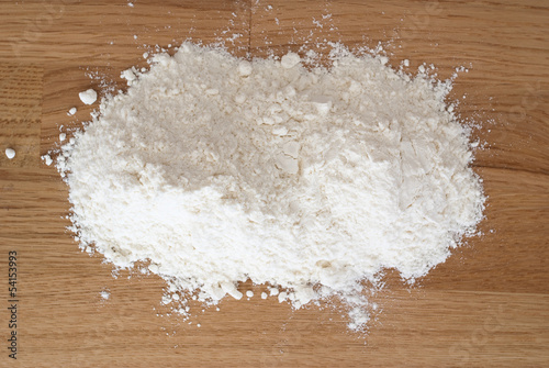 Foto Flour heap on wood