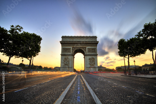 Arc de Triomphe at sunset, Paris © romanslavik.com