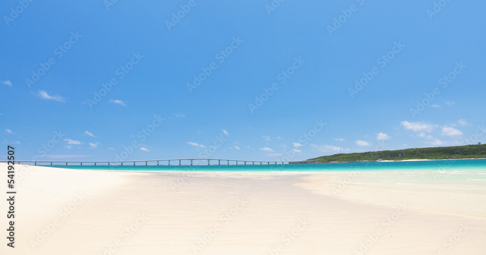 Fototapeta premium 前浜ビーチから来間島