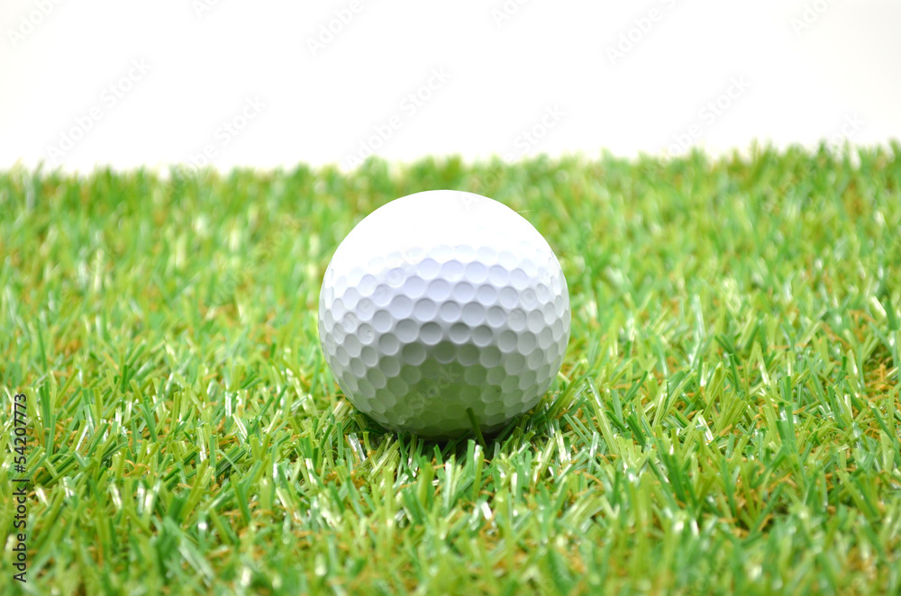 Fototapeta premium golf ball on green grass