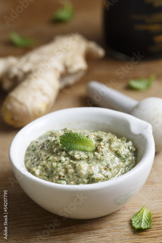 Mint and ginger pesto sauce