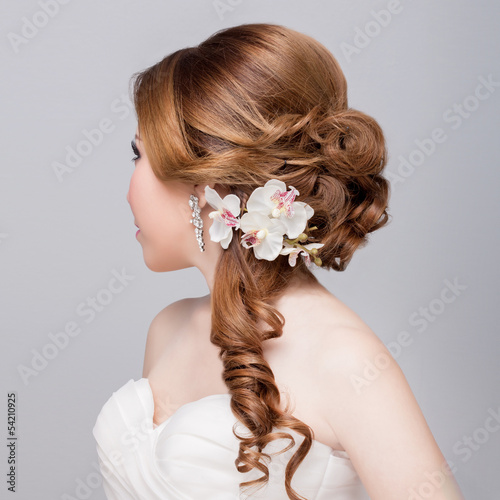 side-view bridal hair style