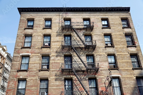 façade avec escalier anti incendie New York © Bruno Bleu