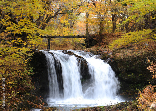 秋・紅葉の鐘山の滝