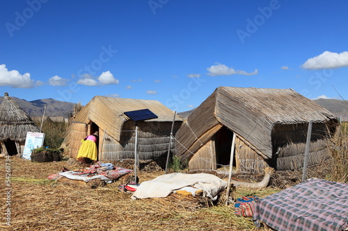 Die Schilfinseln auf dem Titicacasee in Peru photo