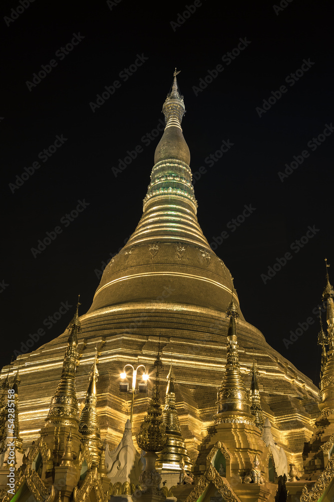 Fototapeta premium Shwedagon pagoda in Yangon, Burma (Myanmar) at night