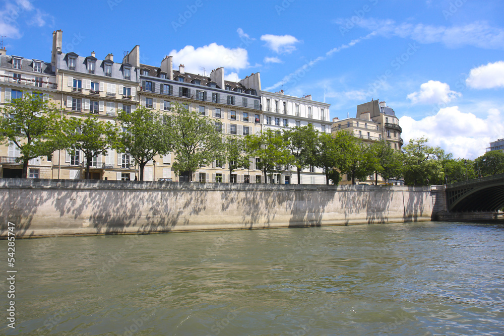 世界遺産パリのセーヌ河岸の眺め。