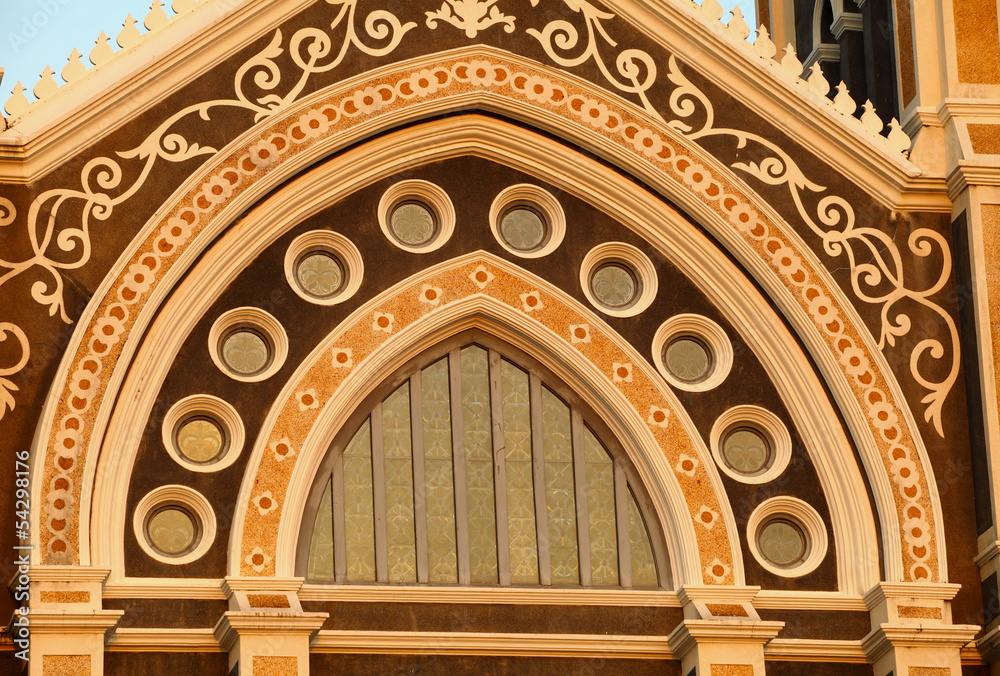 Obraz premium window church evening sunlight gold chanthaburi province in thai