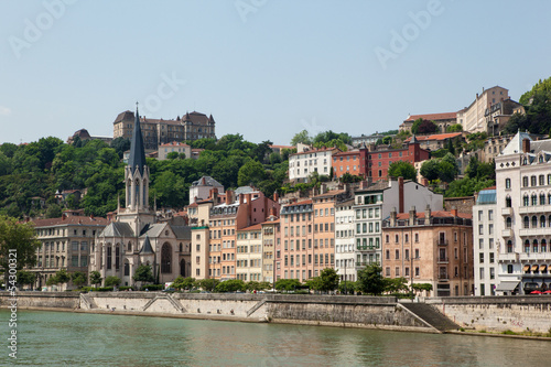 Fototapeta Naklejka Na Ścianę i Meble -  LYON QUAIS ARCHITECTURE