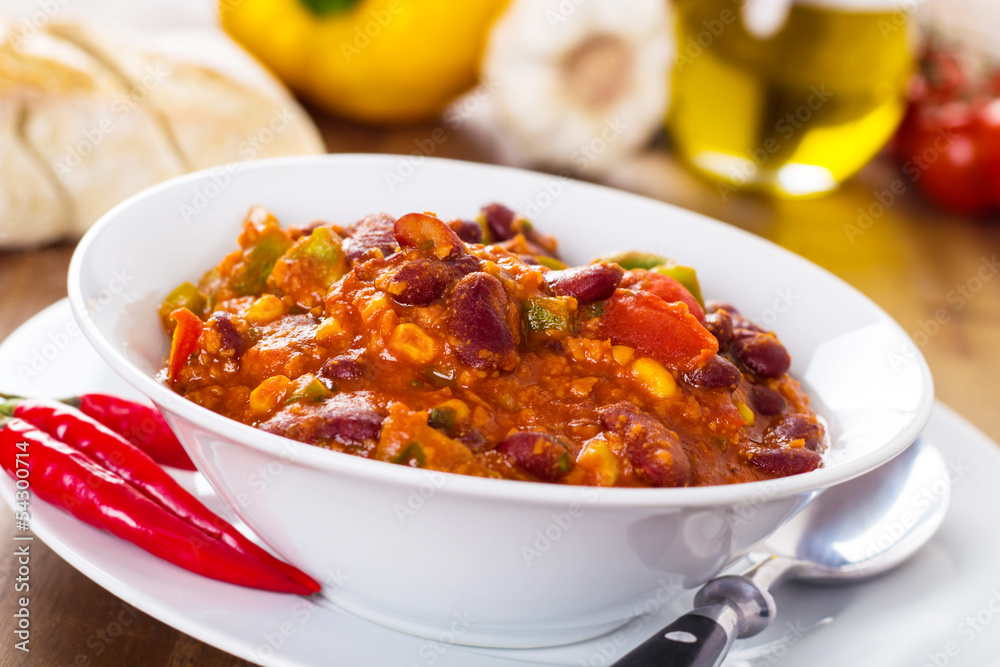 Chili con carne - Bohneneintopf mit Hackfleisch und Gemüse Chili con carne - Bohneneintopf mit Hackfleisch und Gemüse
