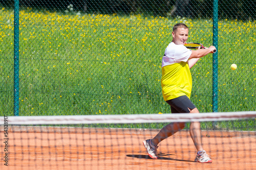 slice backhand of tennis player behind net © A2LE