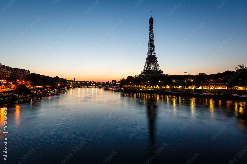 Eiffel Tower and d'Iena Bridge at Dawn, Paris, France - obrazy, fototapety, plakaty 