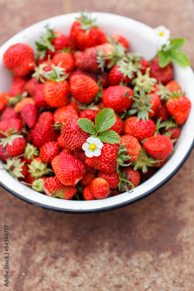 Strawberries in the dish Strawberries in the dish