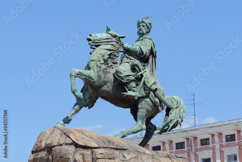 Equestrian statue of Hetman Bogdan Khmelnytsky in Kiev, Ukraine © slavapolo