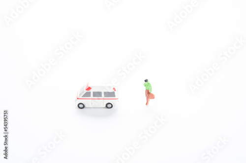 男性と救急車