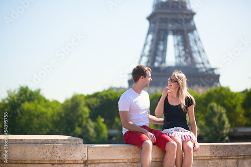 Couple with the Eiffel tower in the background © Ekaterina Pokrovsky