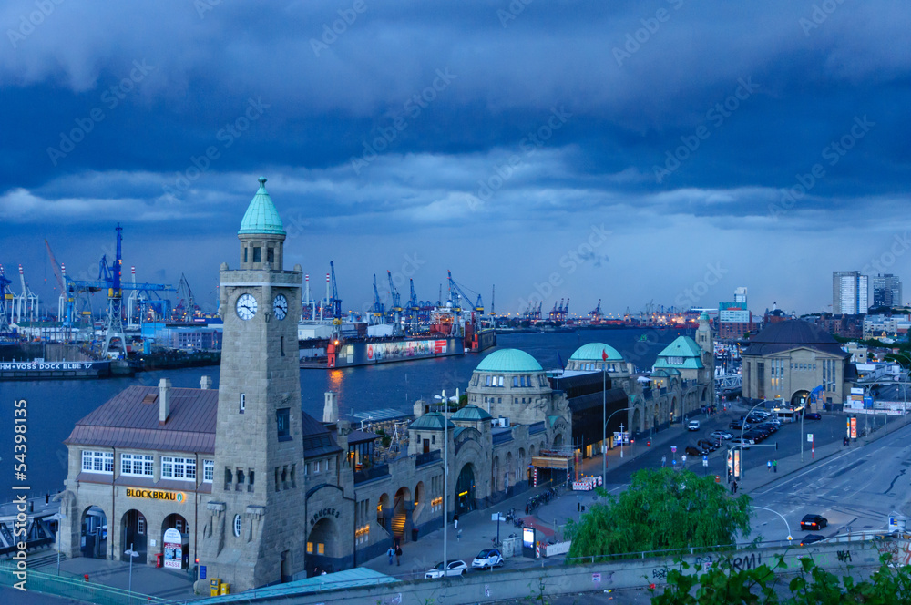 Fototapeta premium The Port of Hamburg and the Landungsbrücke 