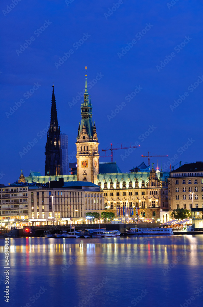 Fototapeta premium Old city of Hamburg and the Alster at dusk