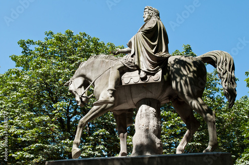 statue d' Henri III place des Vosges à Paris
