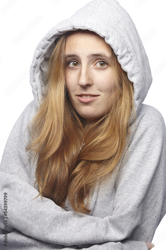 Obraz premium Junge Frau mit grauem Kapuzenpulli