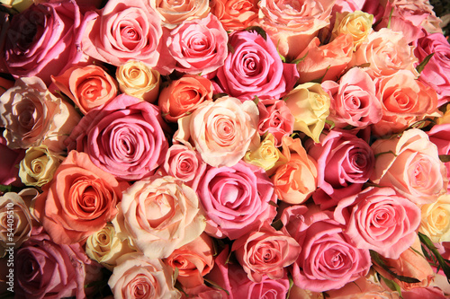 Roses in different shades of pink  wedding arrangement