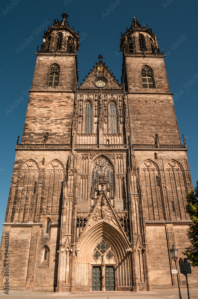 Fototapeta premium Cathedral of Magdeburg at river Elbe, Germany