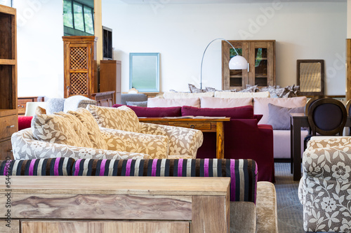 Tableau sur toile Sofas in a shop